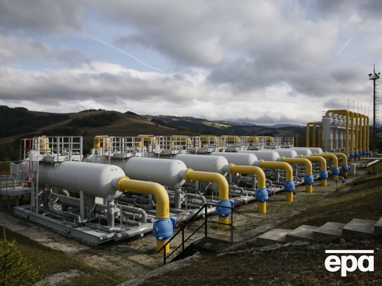 Украина на начало отопительного сезона должна была накопить в хранилищах 13,2 млрд кубометров газа, 4,6 млрд кубометров из которых – импорт, сообщали в Минэнерго