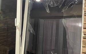 У будинку побило вікна