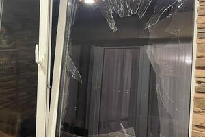 У будинку побило вікна