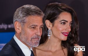 Супруга голливудской звезды ни разу не появилась на людях без эффектного образа