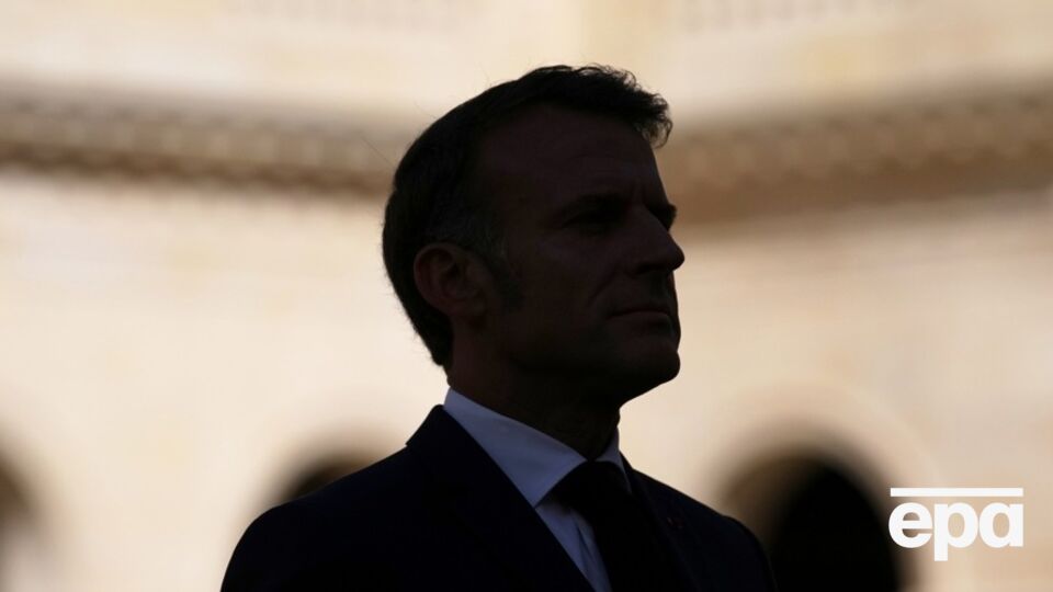 Во Франции на фоне кризиса требуют отставки Макрона