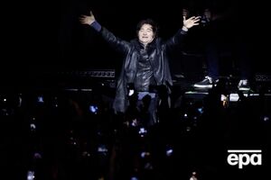 Мілей заспівав під час презентації своєї книжки "Створення дива"