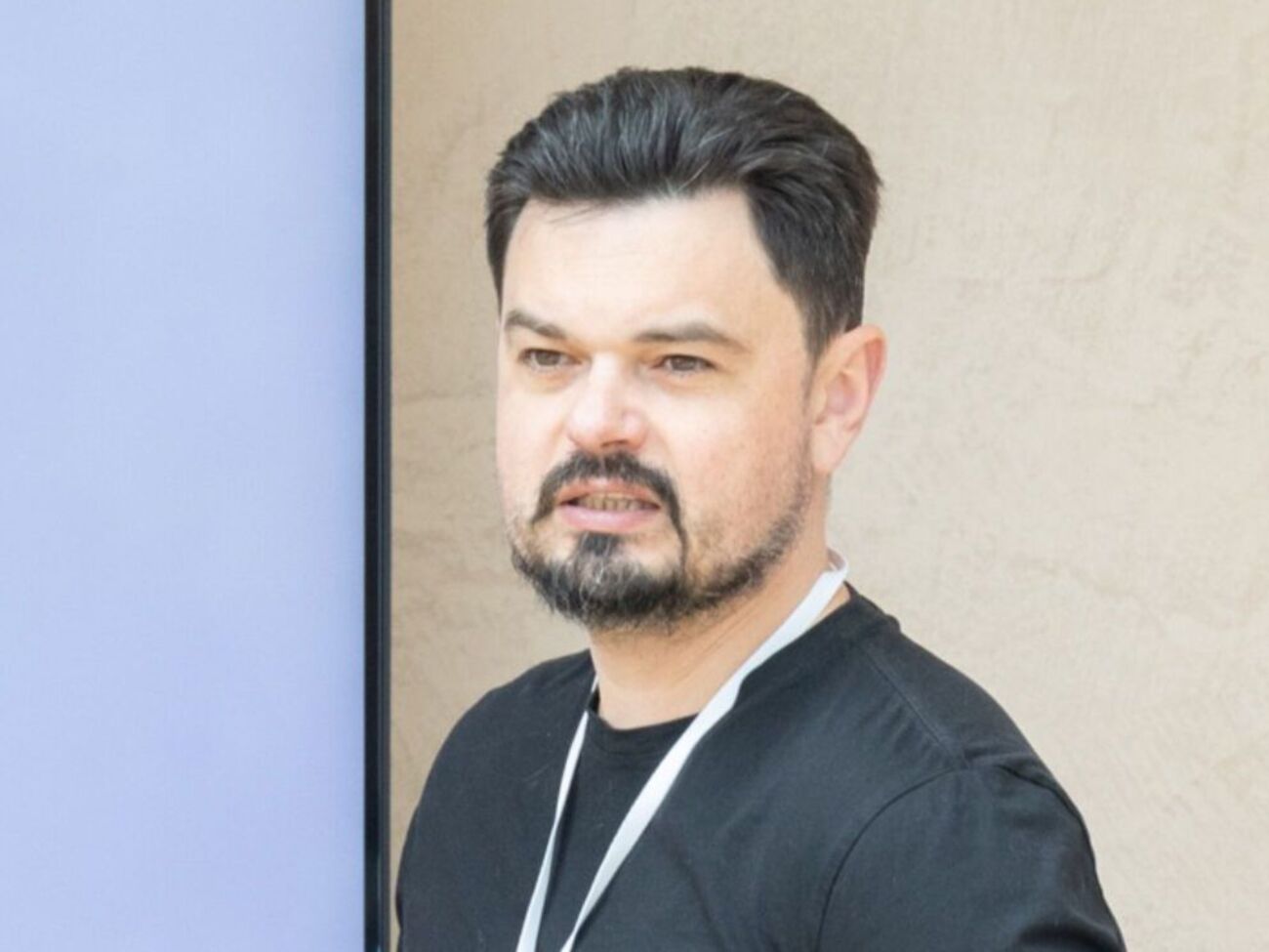 Сам Байден потом публично хвастался, как он приехал в Киев и "этот подонок был уволен"