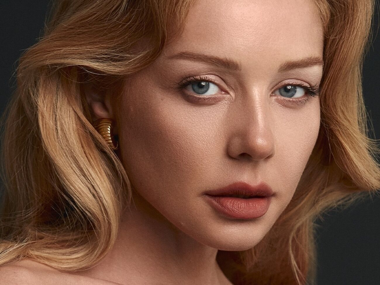 Тіна Кароль позувала перед дзеркалом