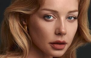 Тіна Кароль позувала перед дзеркалом