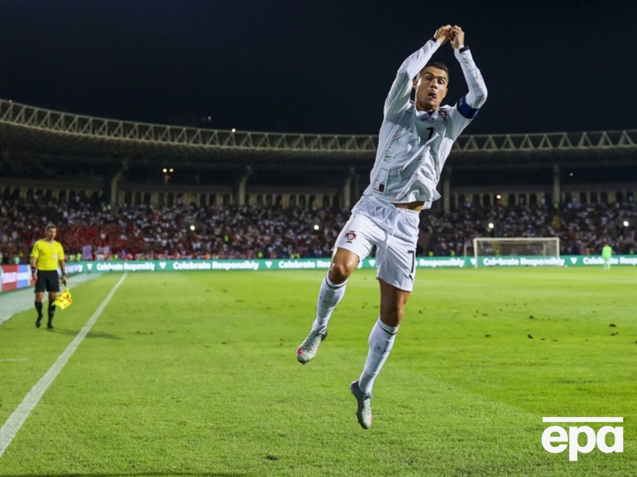 Контракт Роналду с "Аль-Насром" стал одним из крупнейших в истории футбола, отметило Bloomberg