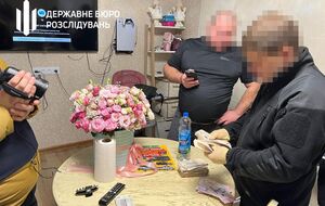 Замість виконання бойових завдань військові готували і продавали їжу, водночас щомісяця отримуючи зарплату, пише ДБР