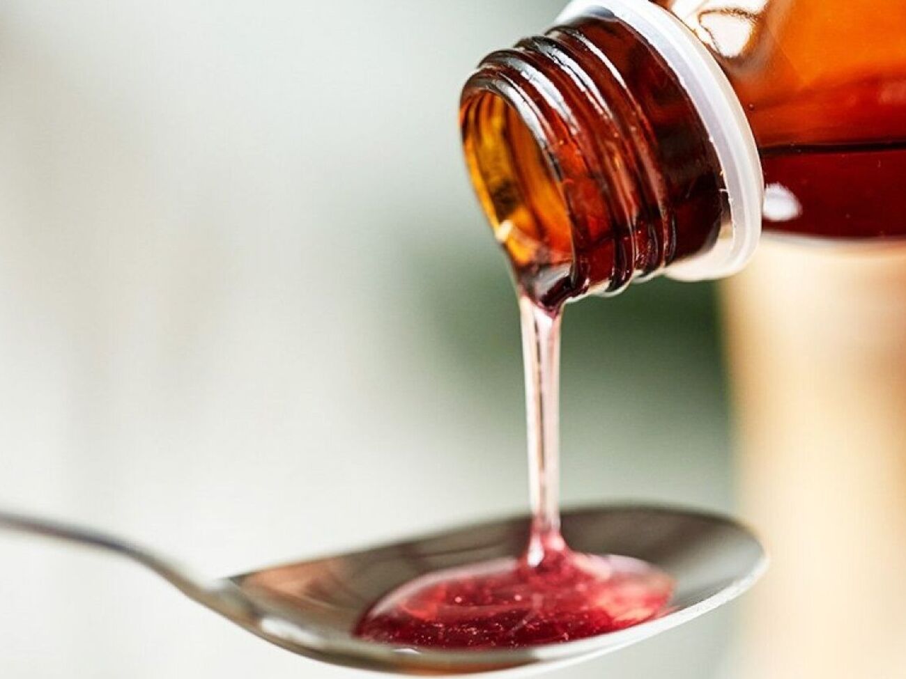 Експерти виявили в сиропі проти кашлю 48,6% токсичного промислового спирту діетиленгліколю, ідеться у статті