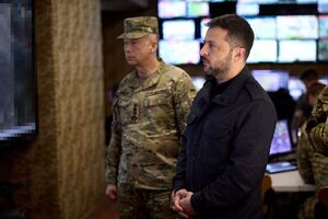 Зеленський повідомив, що вони із Сирським говорили про фронт майже годину