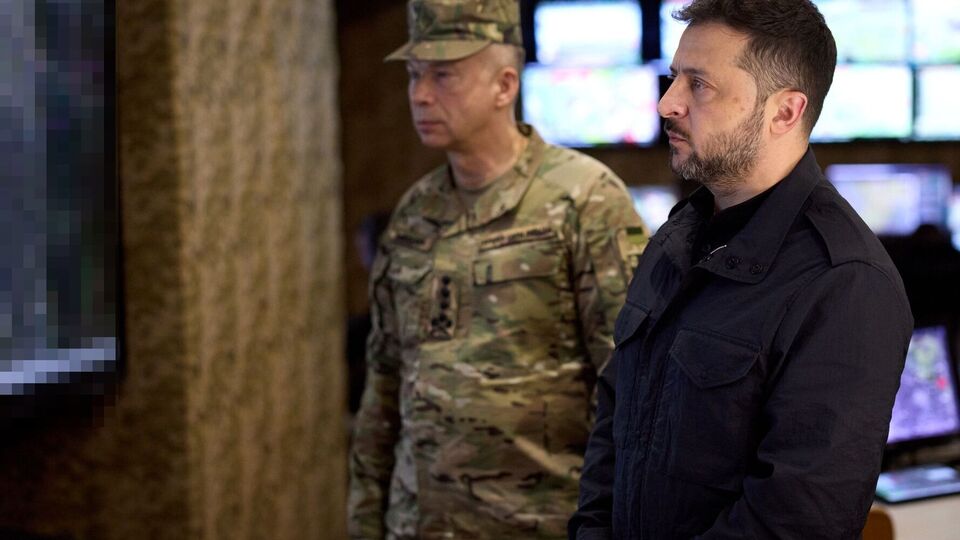 Зеленский сообщил, что они с Сырским говорили о фронте почти час