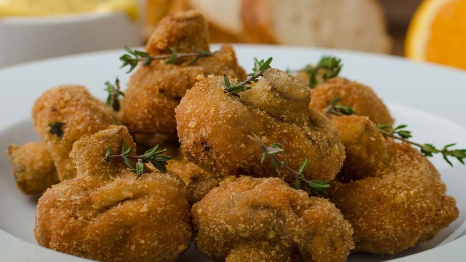 Для панировки понадобятся кукурузные хлопья