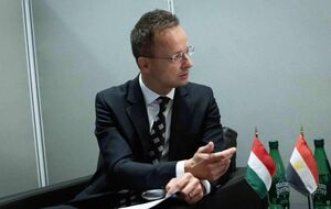 По словам Туска, подрыв газопровода допустим, "это шокирует", отреагировал Сийярто