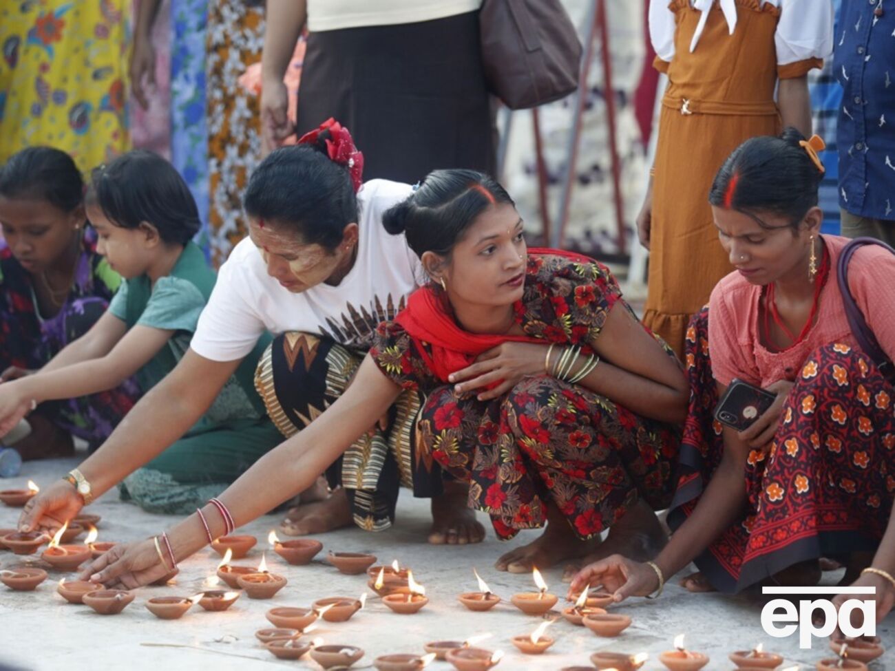 Военные сбросили бомбу на толпу во время мирной акции
