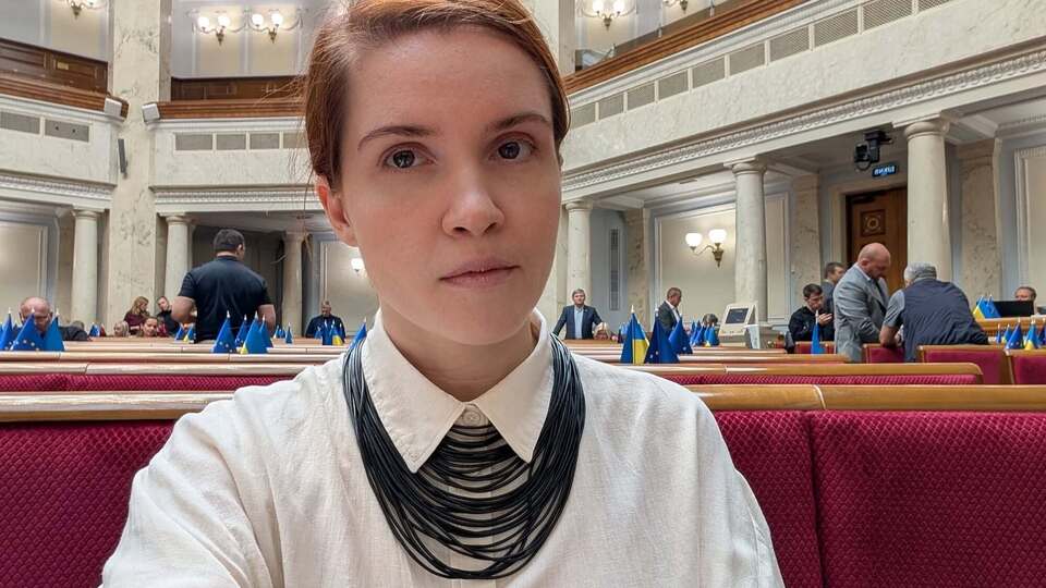 Безуглая сняла видео из-под двери комитета Рады
