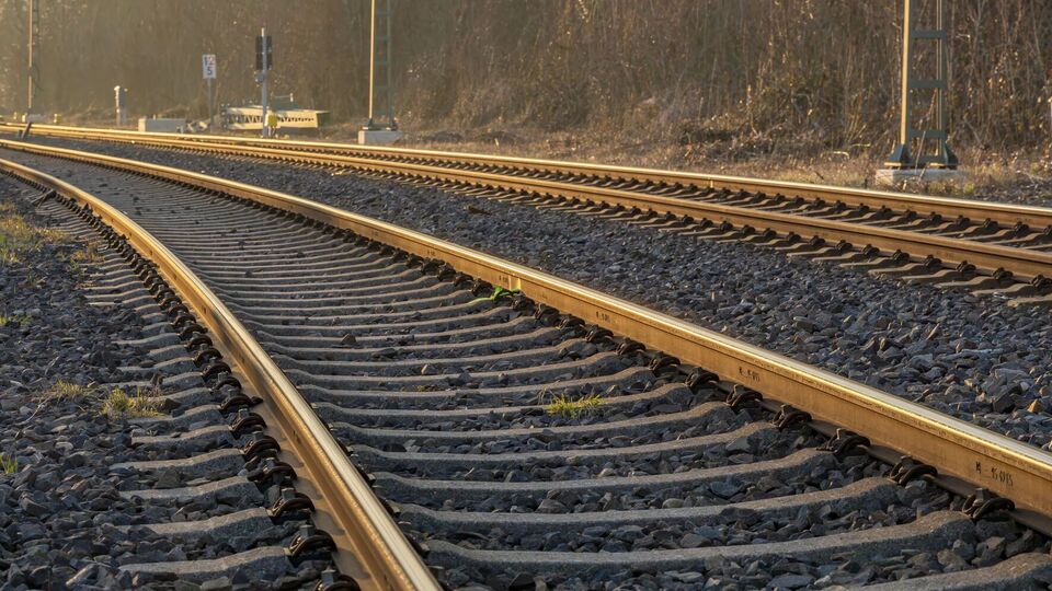 Атакуючи залізницю, РФ хоче обрізати сполучення із прифронтовими територіями й заблокувати резервні шляхи