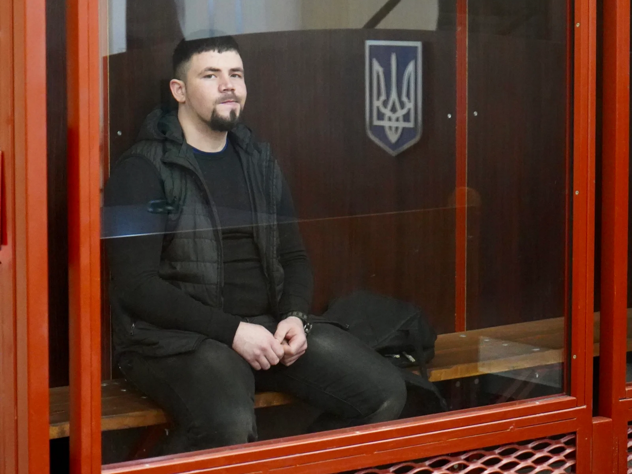 Обвинение Максиму Бобылеву содержит подробное описание шести эпизодов издевательства над побратимами в российском плену