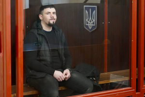 Обвинение Максиму Бобылеву содержит подробное описание шести эпизодов издевательства над побратимами в российском плену