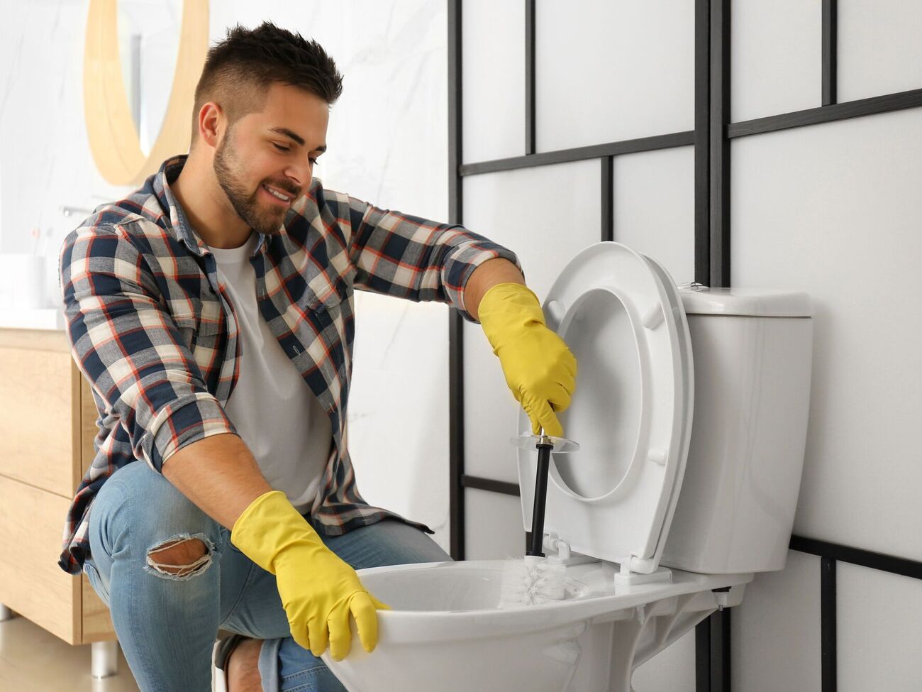 Унітаз потрібно почистити губкою після того, як обробите його сумішшю