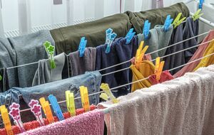 Вместо того, чтобы развешивать одежду на батареи, воспользуйтесь сушилкой для белья