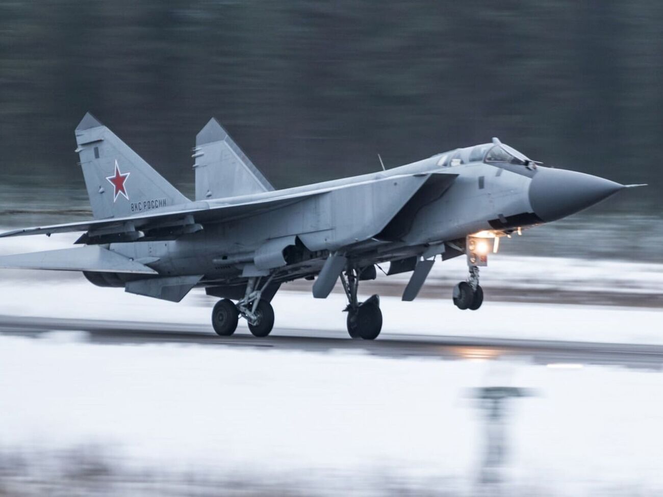 МиГ-31 потерпел аварию при заходе на посадку