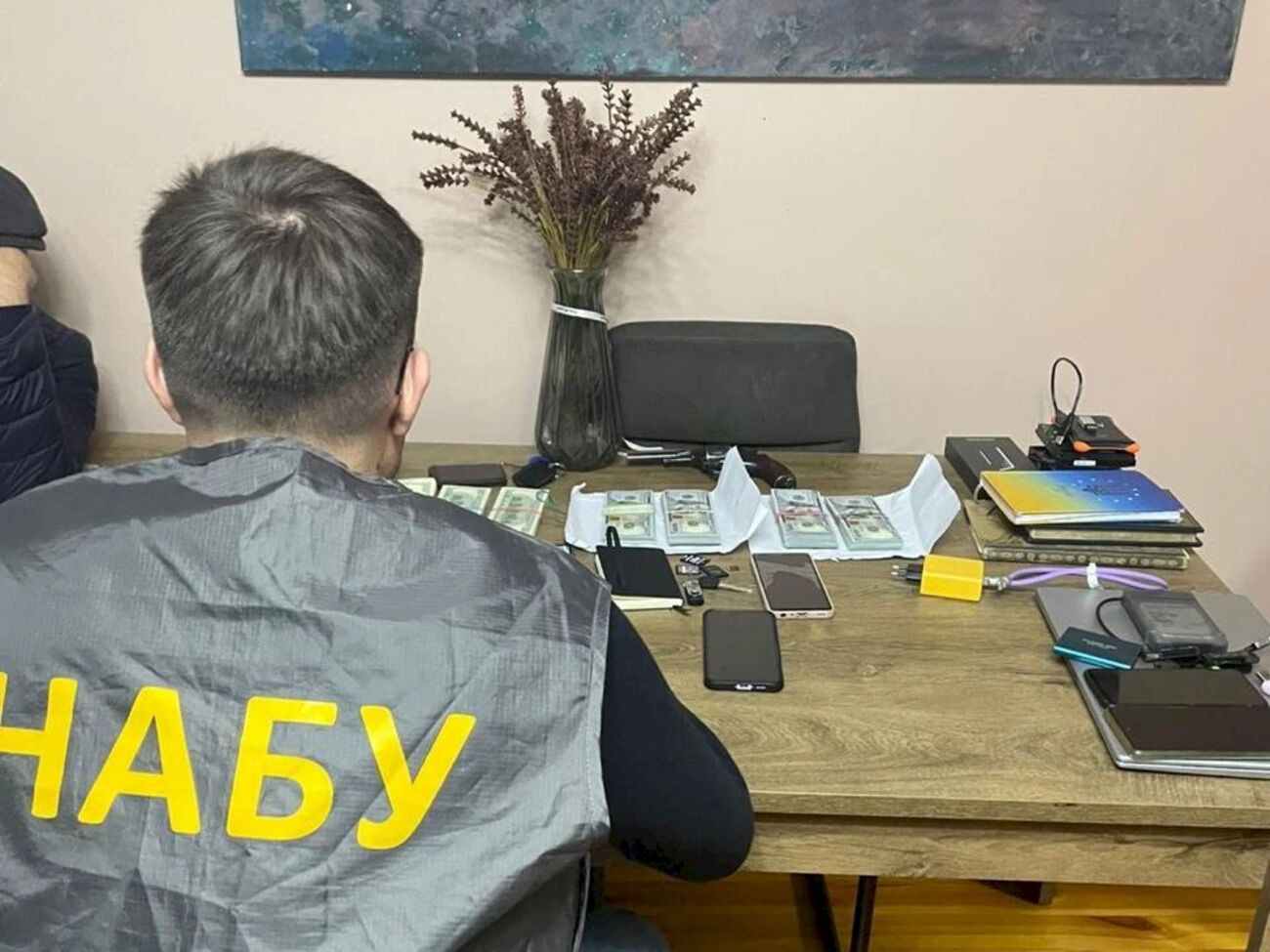 В НАБУ сообщили о задержании двух фигурантов дела