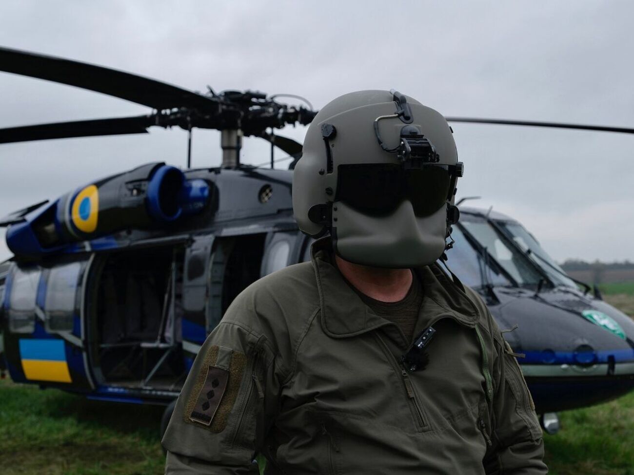 Спецпризначенці прибули гелікоптером ГУР МО Black Hawk