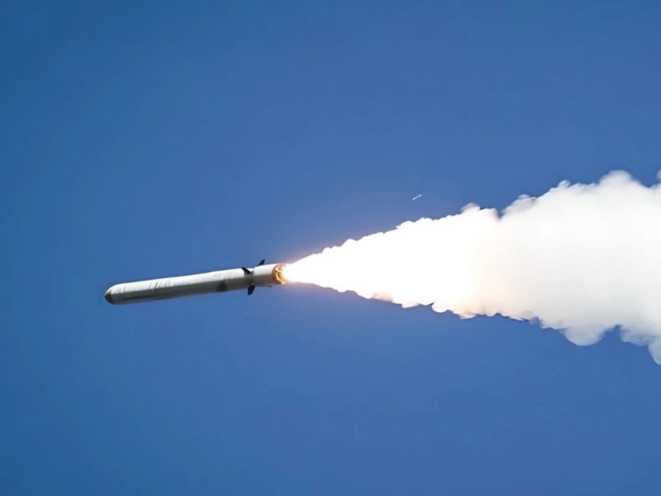 Окупанти били по місту ракетами