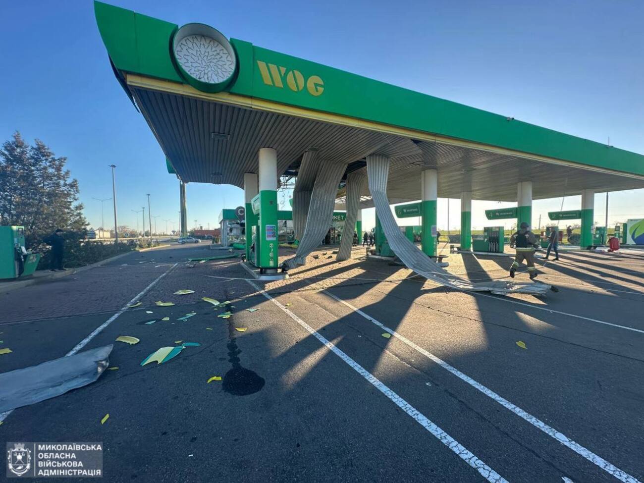 Кім зазначив, що пошкоджено автозаправну станцію й машини біля неї