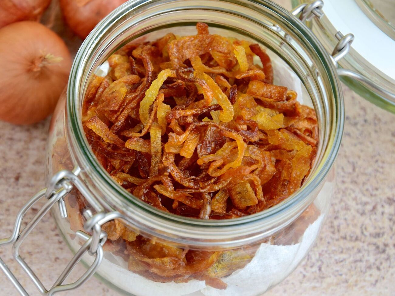 Для блюда понадобится 1 кг лука