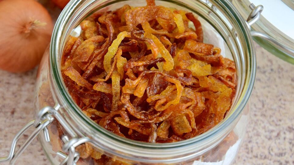 Для блюда понадобится 1 кг лука