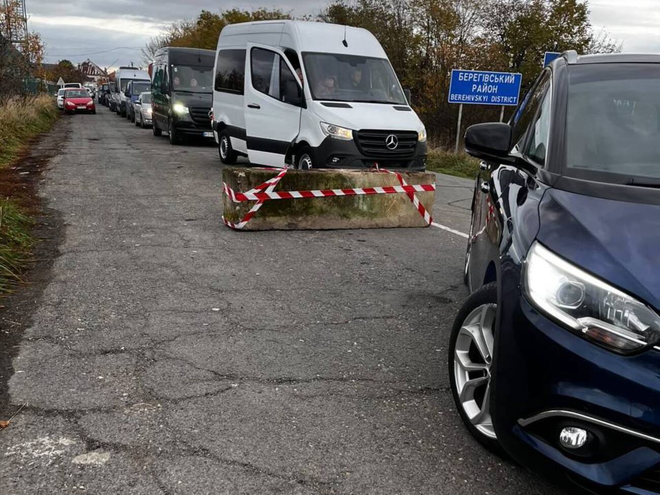 В пункте пропуска установили бетонные блоки