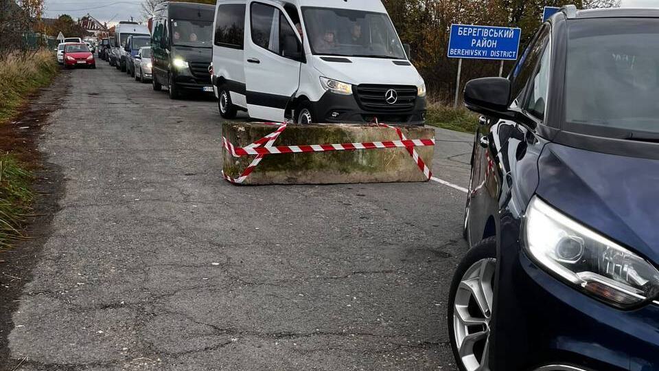У пункті пропуску встановили бетонні блоки