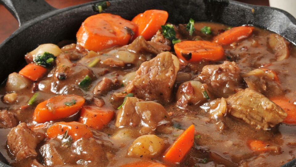 Возьмите муку для обкатывания мяса