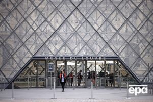 Среди обвиняемых в соучастии в краже из Лувра – 38-летняя женщина