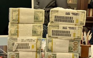 НАБУ опубликовала фото того, что, вероятно, изъяли при обыске