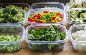 Пластиковые контейнеры следует использовать с осторожностью