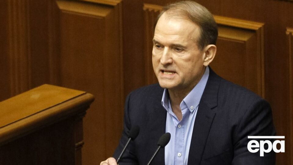 Медведчук з'явився у пропагандистських ЗМІ, щоб заявити, що українців "продали на гарматне м'ясо"