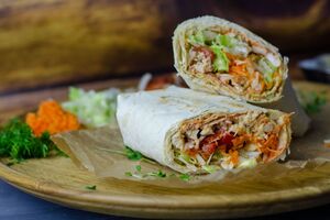 Цей соус можна поєднувати не тільки із шаурмою – він підходить для м'яса, овочів і гарнірів