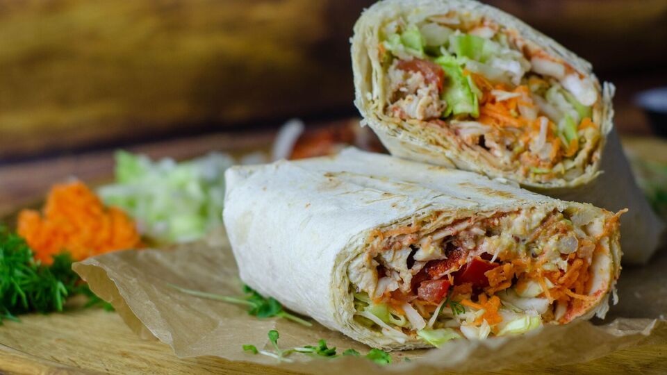 Цей соус можна поєднувати не тільки із шаурмою – він підходить для м'яса, овочів і гарнірів