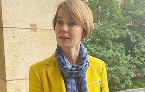 Стопки денег на фото НАБУ – это капля в море кэша от энергетики