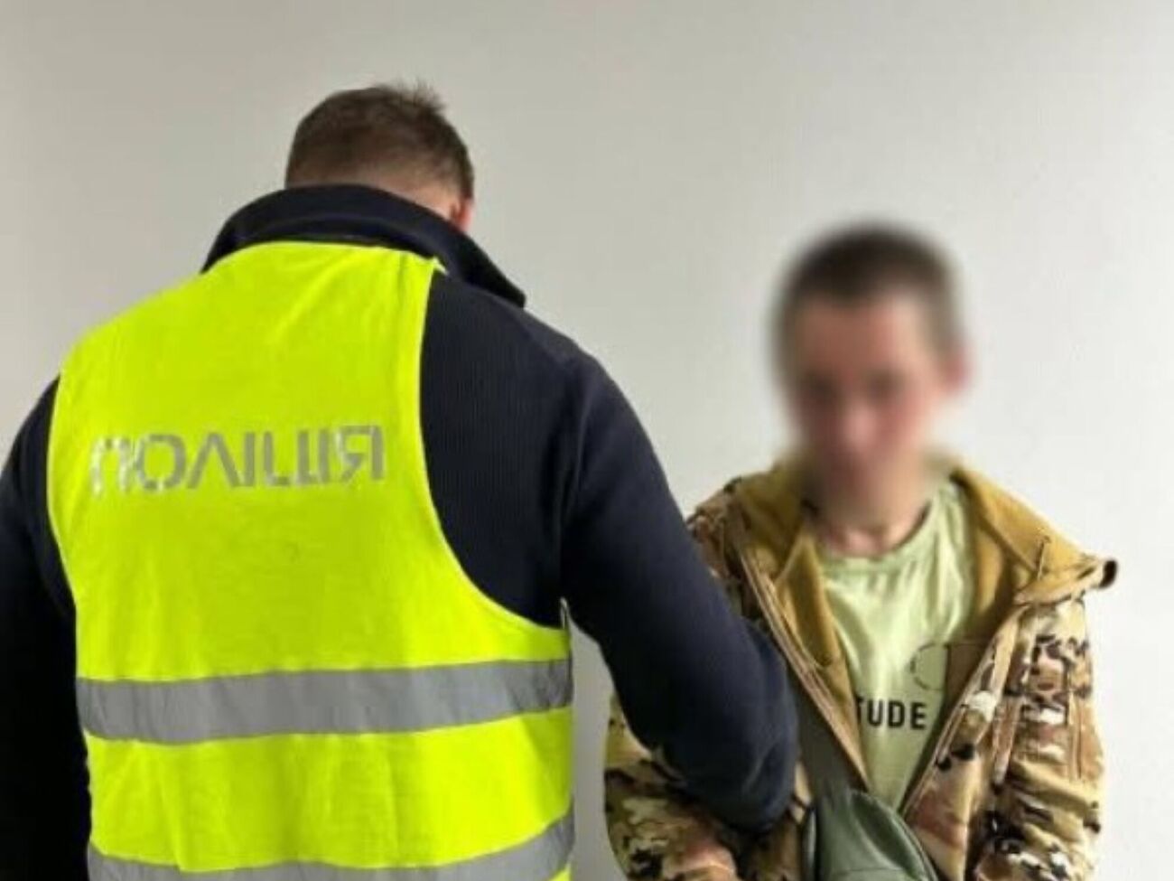 Коли ексвійськовий дістав гаманець, щоб порахувати гроші перед купівлею, нападник вихопив із нього 5 тис. грн і втік