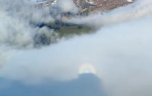 Вдали на Черногоре виднеется силуэт, который похож на "призрак" человека