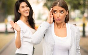 Токсичный родственник нарушает личные границы