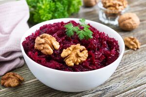 Буряк треба терти доволі великими шматочками