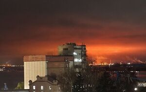 В Феодосии зафиксированы попадания в резервуары нефтебазы