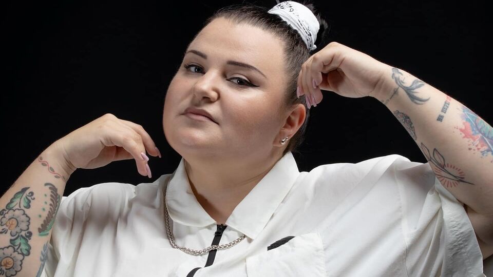 alyona alyona: Я виновата, я совершила наезд на мужика, который, съезжая на второстепенную дорогу, небыстро ехал