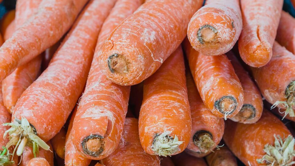 Из мелкой моркови можно сделать заготовки на зиму