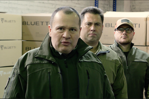 Важно, чтобы батареи дронов были всегда заряжены, сказал Палатный во время передачи оборудования