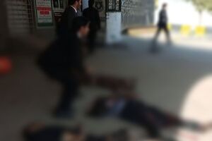 За словами свідків, вибух стався тоді, коли біля суду зазвичай перебувають сотні відвідувачів, які приходять на слухання