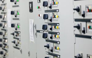 Еврокомиссия представила меры по снижению цен на электроэнергию, отмечается в материале GMK Center